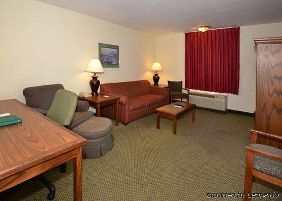 Quality Inn & Suites North Springfield Room photo