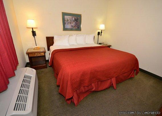 Quality Inn & Suites North Springfield Room photo