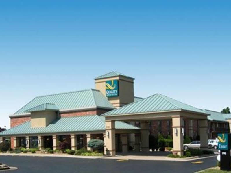 Quality Inn & Suites North Springfield Exterior photo