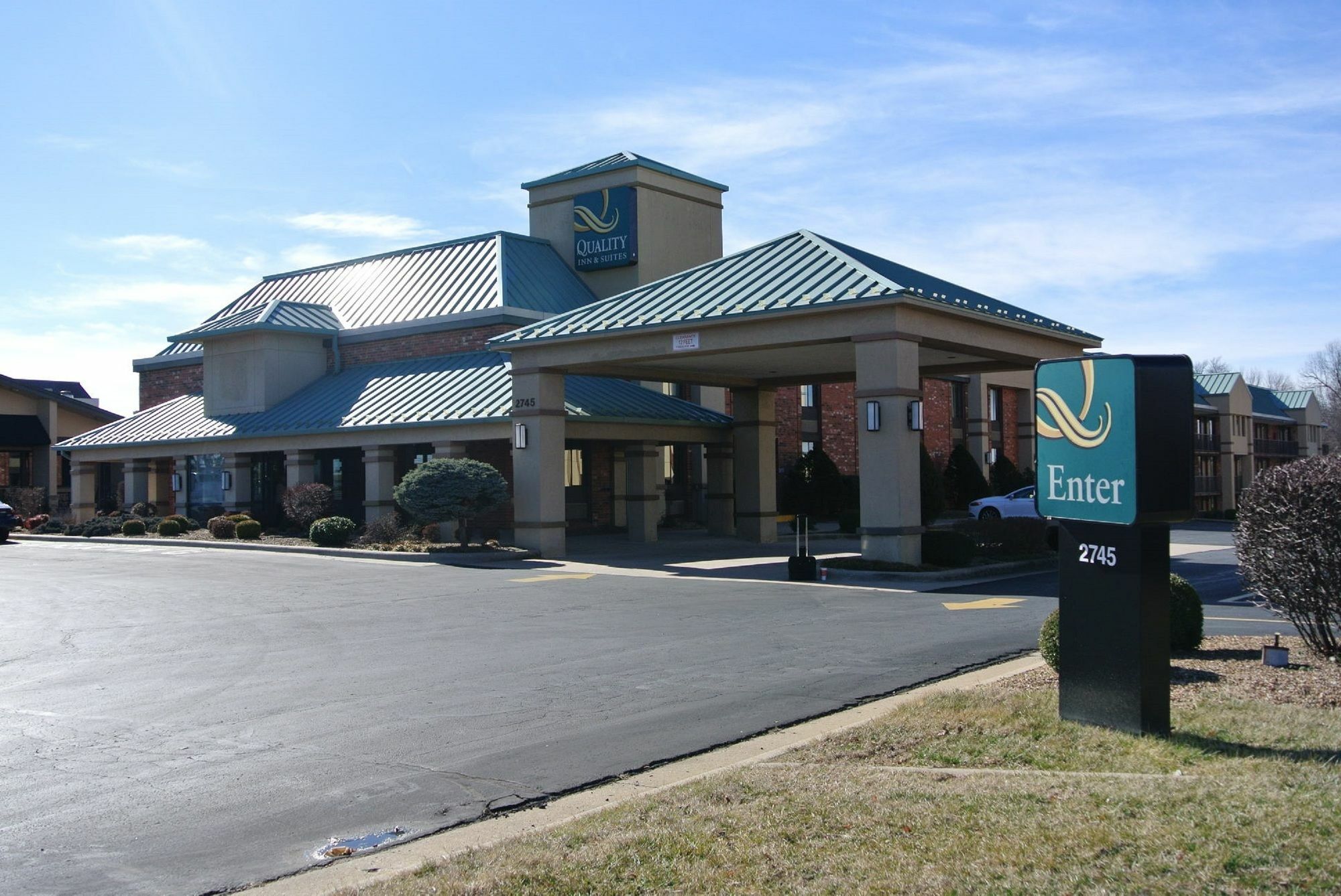 Quality Inn & Suites North Springfield Exterior photo