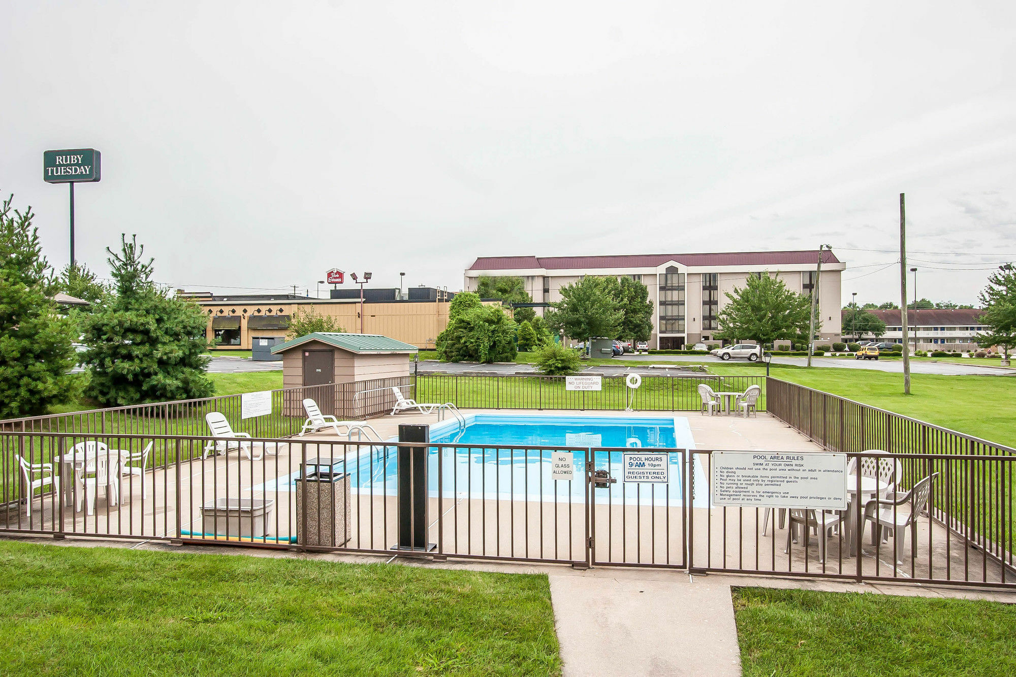 Quality Inn & Suites North Springfield Exterior photo